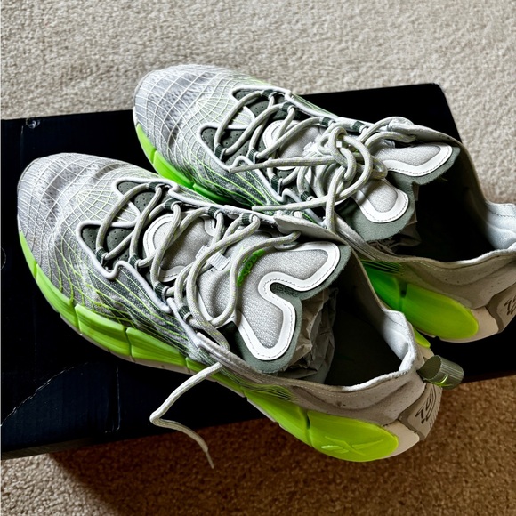 Reebok Zig Kinetica II Sneaker - Picture 3 of 10